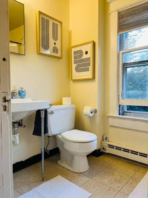 4 Bedroom Dc's Location With Parking, Walk To Clarendon Metro, Shopping And Nightlife! * Arlington