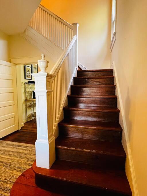 4 Bedroom Dc's Location With Parking, Walk To Clarendon Metro, Shopping And Nightlife!