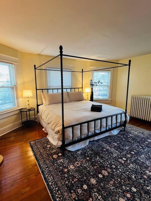 4 Bedroom Dc's Location With Parking, Walk To Clarendon Metro, Shopping And Nightlife! Villa
