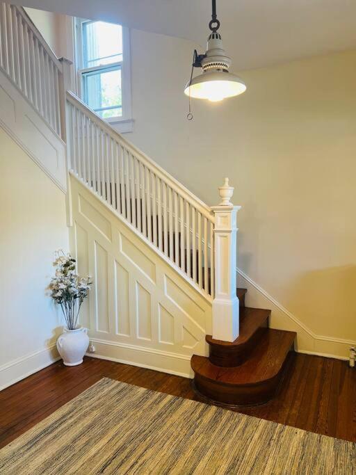 Villa 4 Bedroom Dc's Location With Parking, Walk To Clarendon Metro, Shopping And Nightlife! Arlington