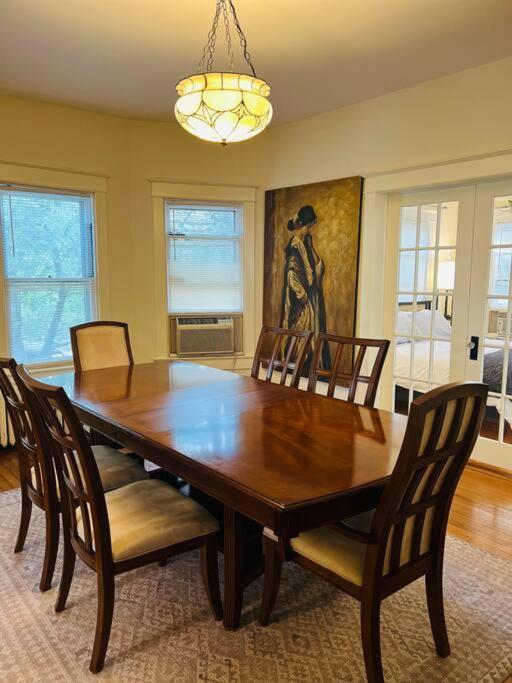 4 Bedroom Dc's Location With Parking, Walk To Clarendon Metro, Shopping And Nightlife! * Arlington