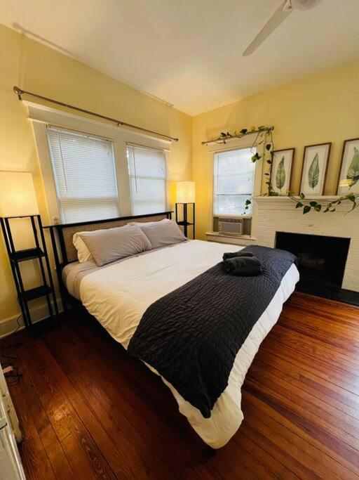 Villa 4 Bedroom Dc's Location With Parking, Walk To Clarendon Metro, Shopping And Nightlife! *