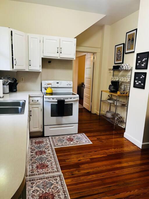4 Bedroom Dc's Location With Parking, Walk To Clarendon Metro, Shopping And Nightlife! * Arlington