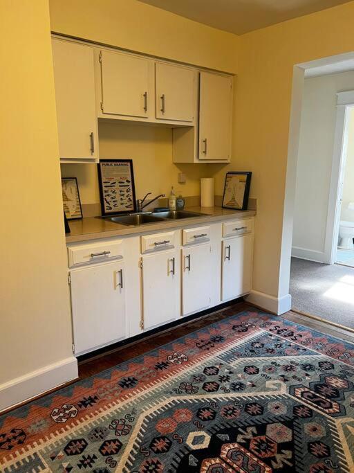 4 Bedroom Dc's Location With Parking, Walk To Clarendon Metro, Shopping And Nightlife! * Arlington