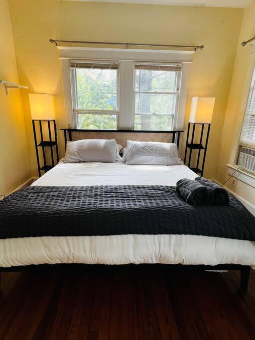 4 Bedroom Dc's Location With Parking, Walk To Clarendon Metro, Shopping And Nightlife! Villa Arlington