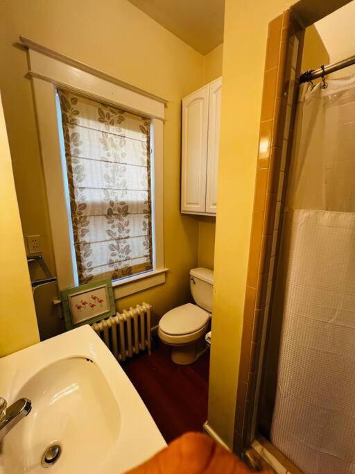 Villa 4 Bedroom Dc's Location With Parking, Walk To Clarendon Metro, Shopping And Nightlife!